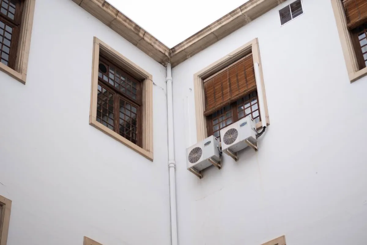 Double-Hung Windows and Check-Rail Sightlines in Detroit, MI